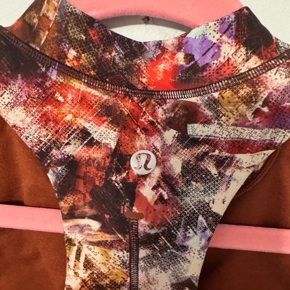 Lululemon Racerback Tank Cropped l Excellent Condition/Barely Worn l Rare Print - Picture 3 of 5